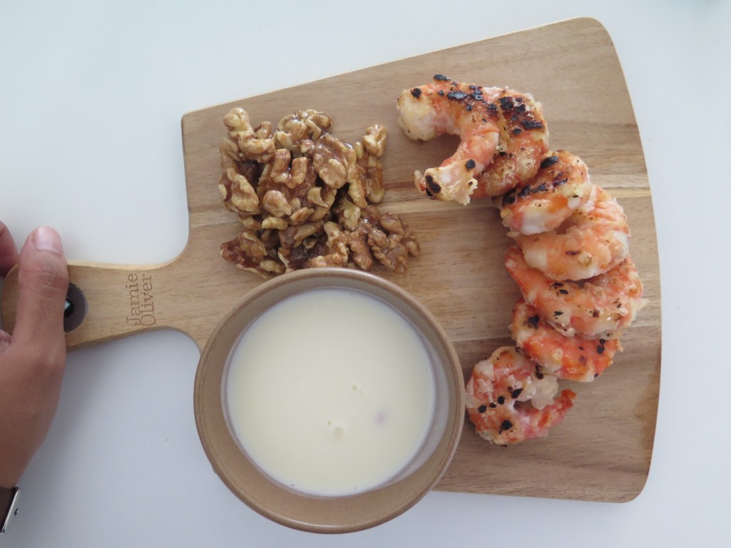 snack-prep-prawns-with-walnuts-and-honey-yogurt-dip2