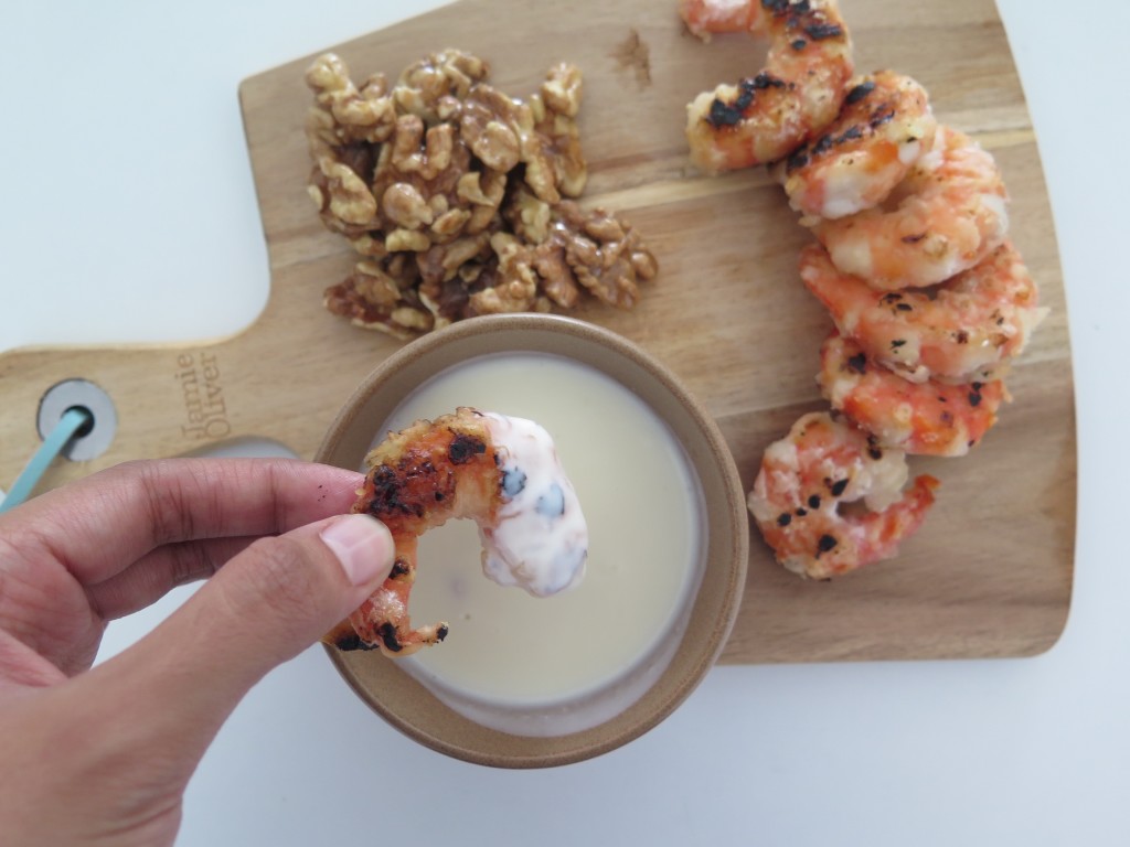 snack-prep-prawns-with-walnuts-and-honey-yogurt-dip3